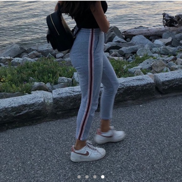 Aritzia TNA Iconic Sweatpant - Picture 2 of 5